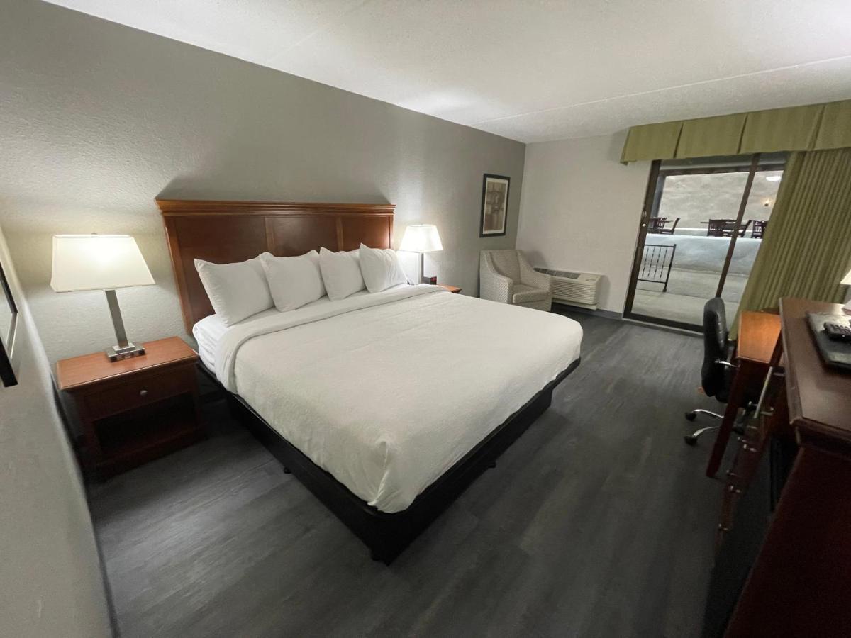 Pine Lake Resort And Banquets La Porte Экстерьер фото
