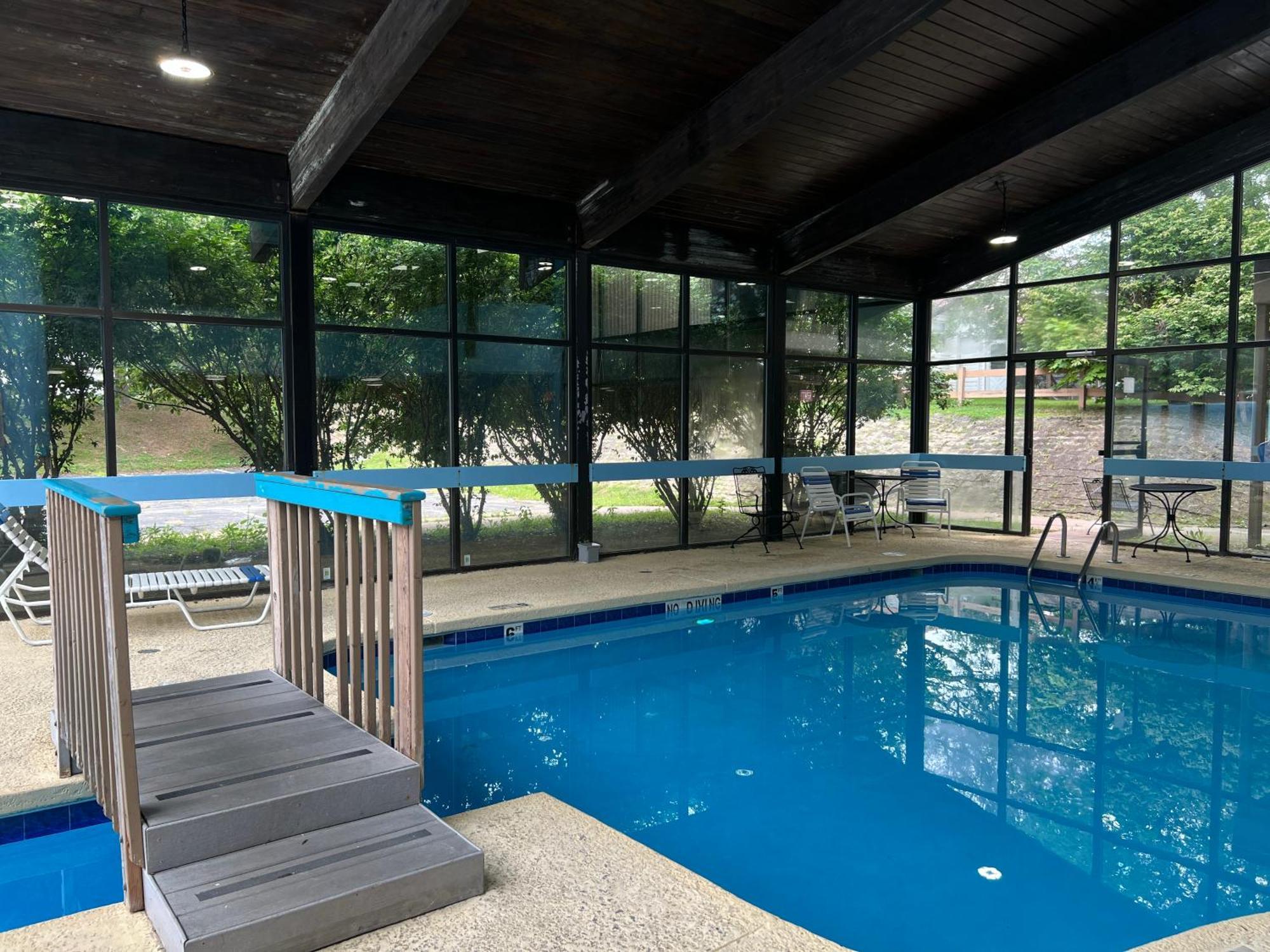Pine Lake Resort And Banquets La Porte Экстерьер фото