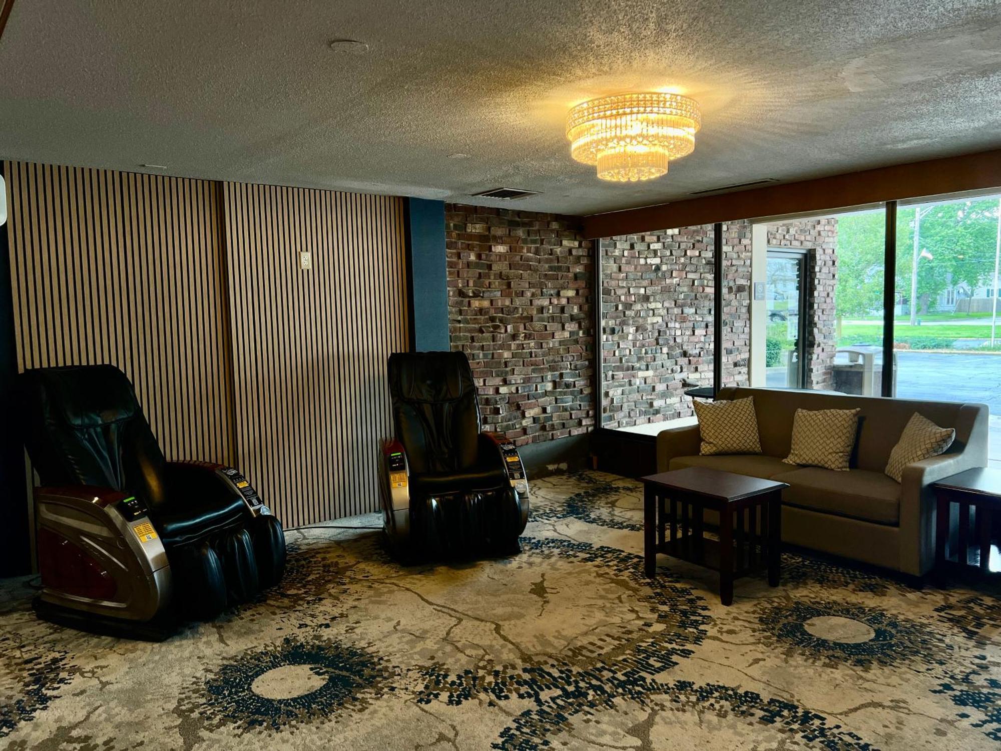 Pine Lake Resort And Banquets La Porte Экстерьер фото